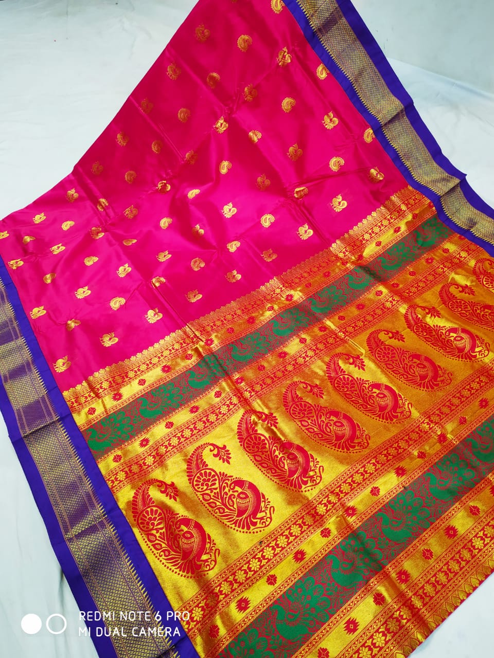 Buy Exclusive Rajsi~ Pure Silk Handloom - Maharani Paithani in Rich Forest  Green with Rich Pinkish Red Border (Available in Floral Buttis) - Very Much  Indian – verymuchindian.com